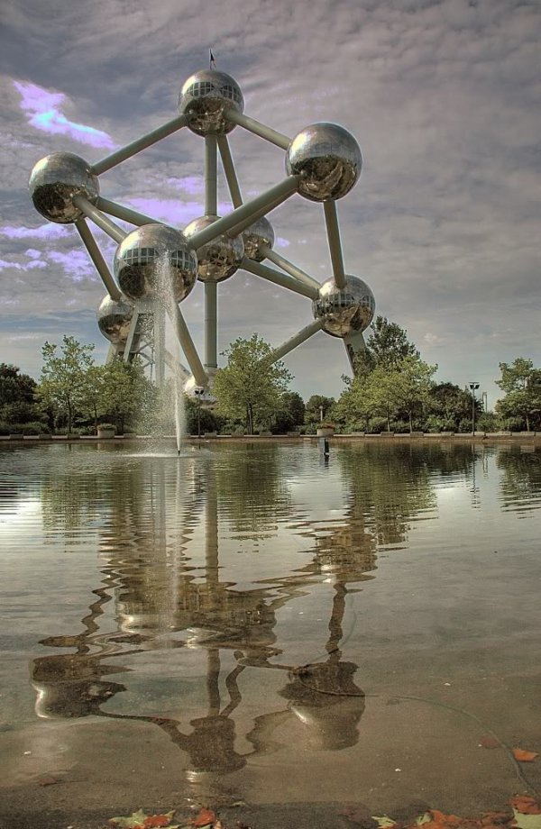 reflection,water,fountain,water feature,