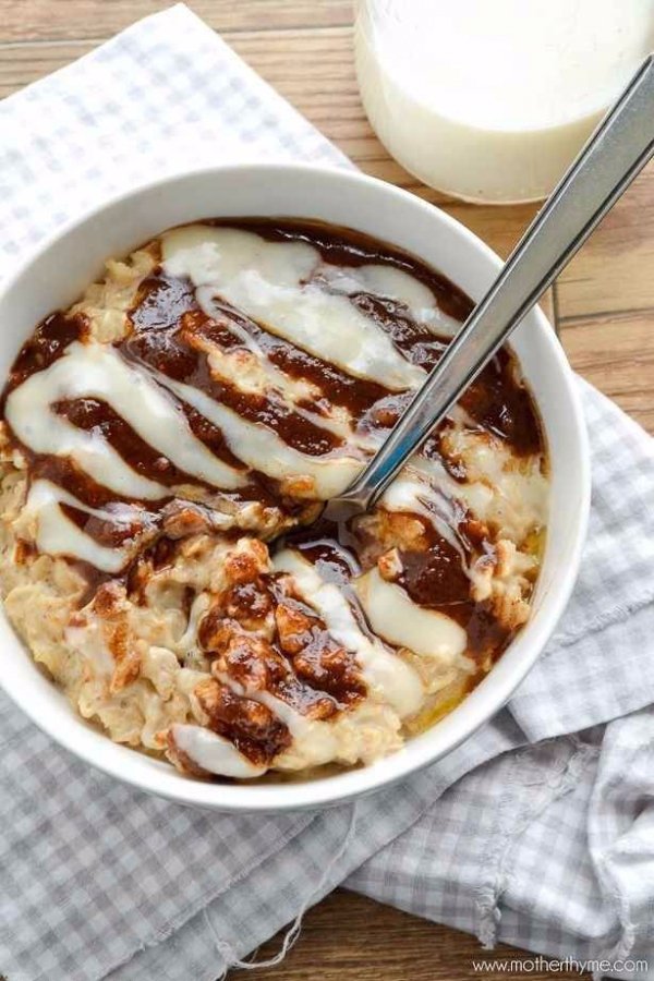 Cinnamon Roll Oatmeal