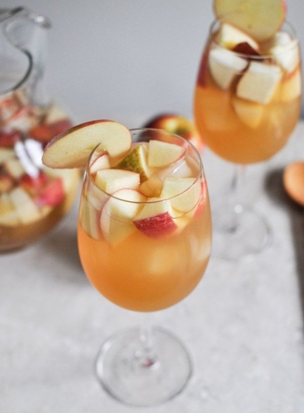 Honeycrisp Apple Sangria