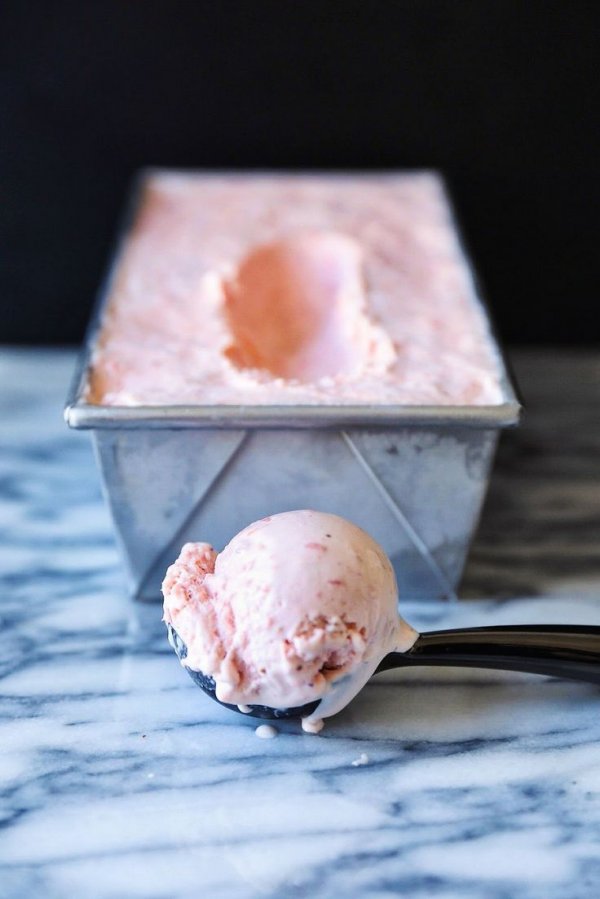 Fresh Strawberry Ice Cream