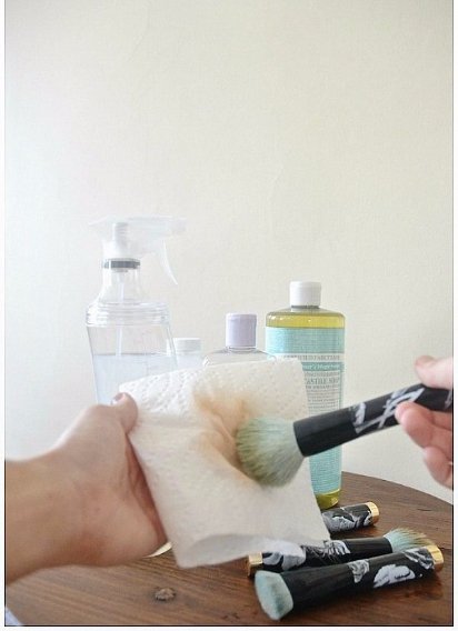 Makeup Brush Cleaner