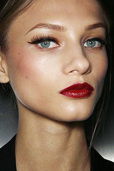 All You Need to Know to Rock a Bold Lip 8 Easy Steps ...