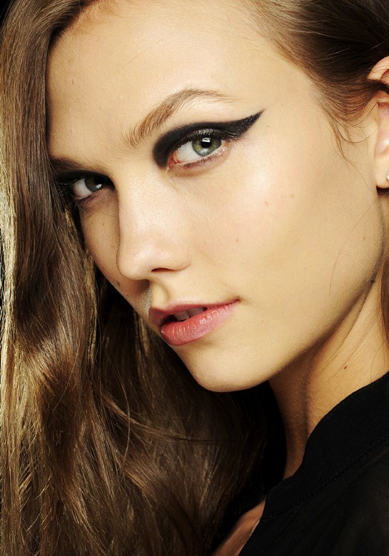 Graphic Black Eyeliner