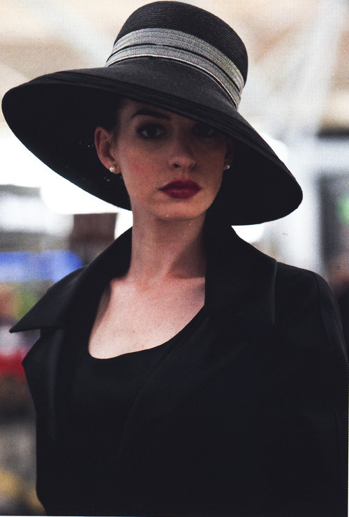 Anne Hathaway as Selina Kyle in Batman: the Dark Knight Rises - 7…