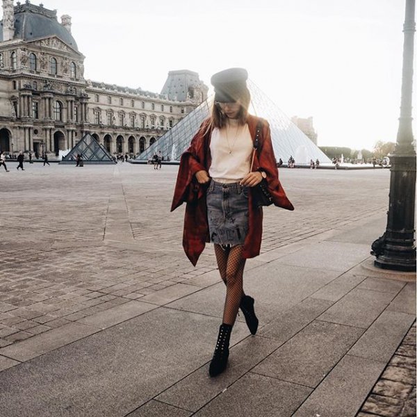 Louvre, clothing, footwear, snapshot, road,