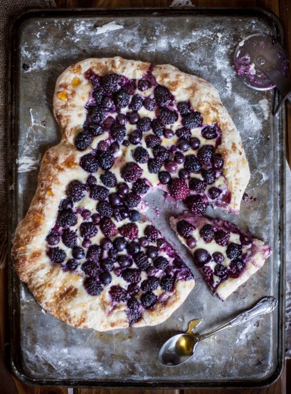 Berry & Mascarpone Dessert Pizza