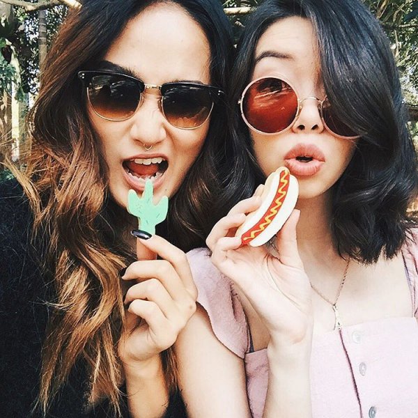 eyewear, human action, facial expression, nose, sunglasses,