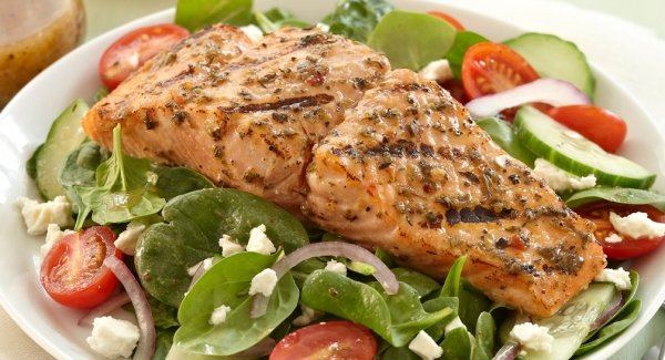 Spinach Salad with Salmon