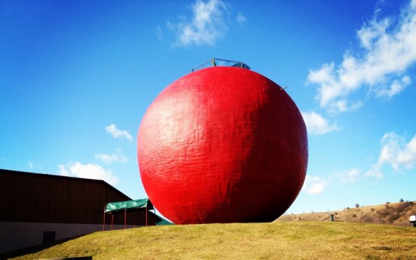 Big Apple, Ontario Highway 401, Rural Ontario, Canada