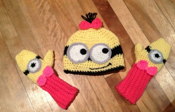 Minion Hat and Mittens Set