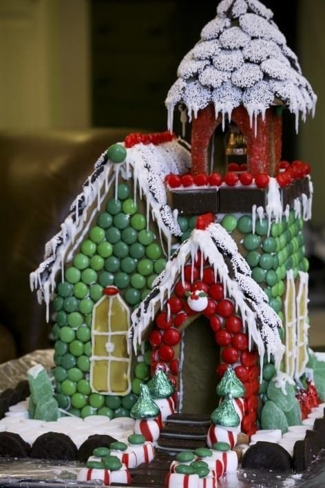 gingerbread house,food,dessert,christmas decoration,gingerbread,