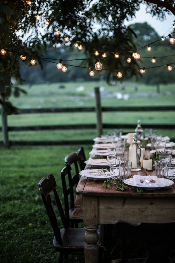 White and Clear Dishes Are Clean and Elegant