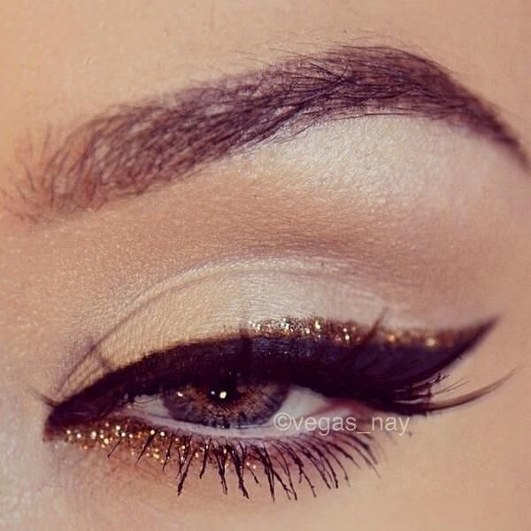 Simple Winged Liner