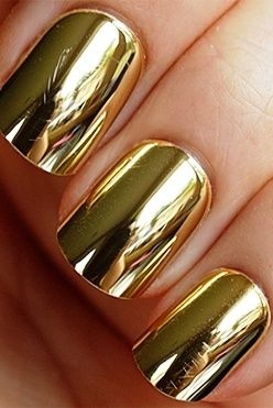 Golden Metallic Nails Are Always a Good Choice