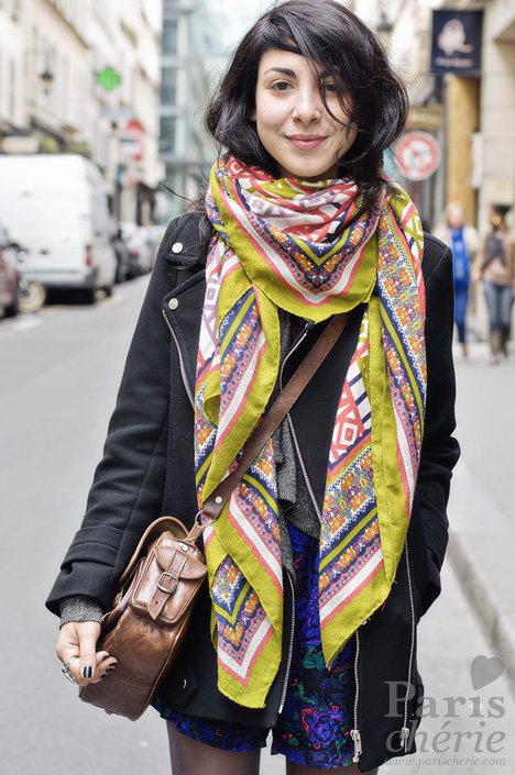 clothing,scarf,outerwear,fashion,fashion accessory,