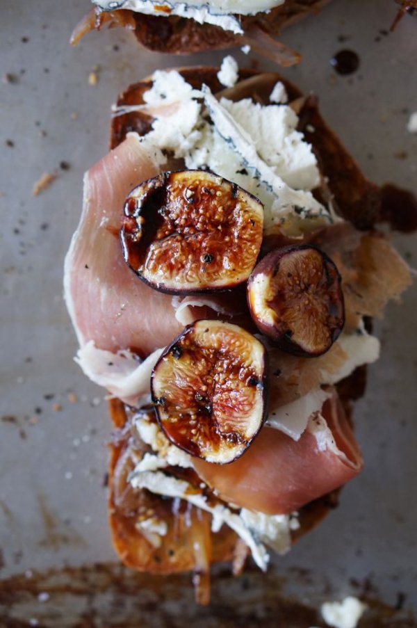 Grilled Fig Tartines