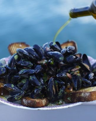 Jamie Oliver’s Creamy Mussels with Smoked Bacon & Cider