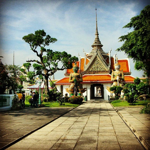 Wat Arun,temple,building,town,place of worship,