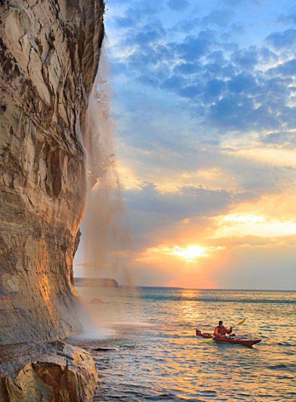 sea,body of water,coast,shore,rock,