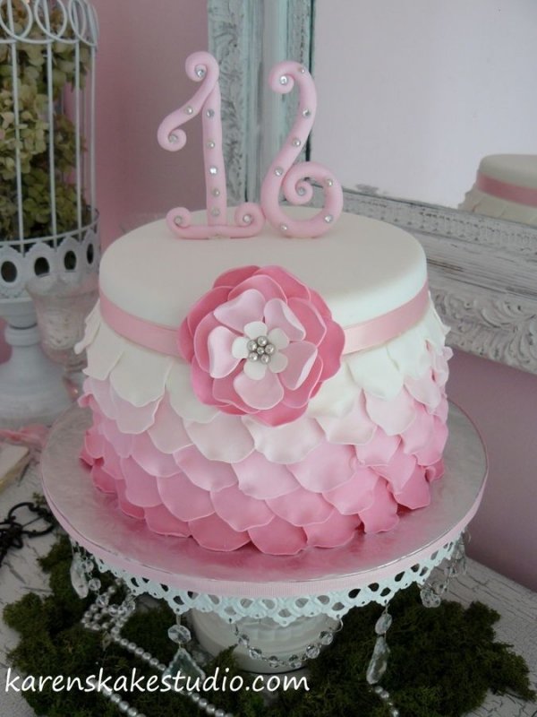 26 Stunning Sassy Sweet 16 Birthday Cakes