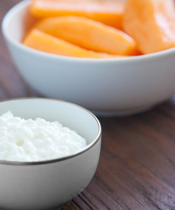 1⁄2 Cup Melon with 2 Tbsp 1% Cottage Cheese - 47 Calories