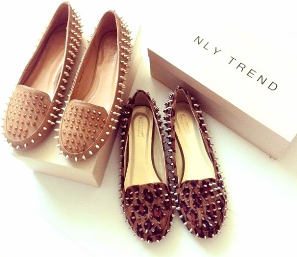 footwear, shoe, brown, fashion accessory, jewellery,