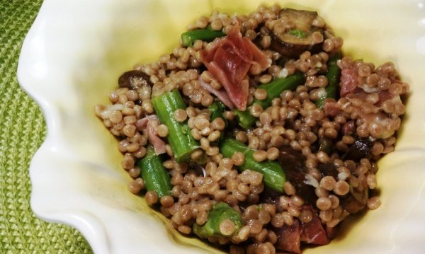 Pearl Couscous with Prosciutto, Asparagus, and Mushrooms