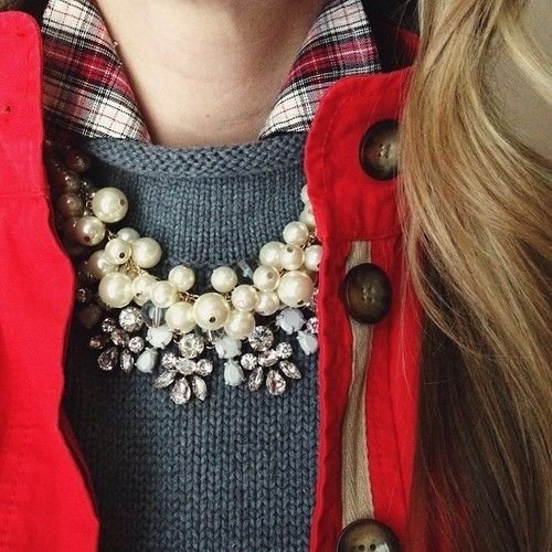 necklace,clothing,red,jewellery,fashion accessory,