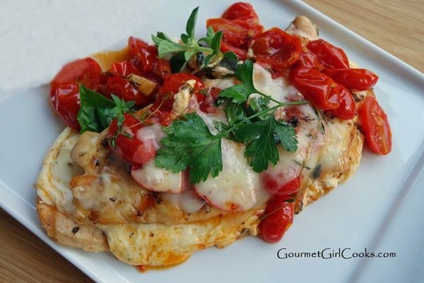 Gegrilltes Caprese gegrilltes Huhn