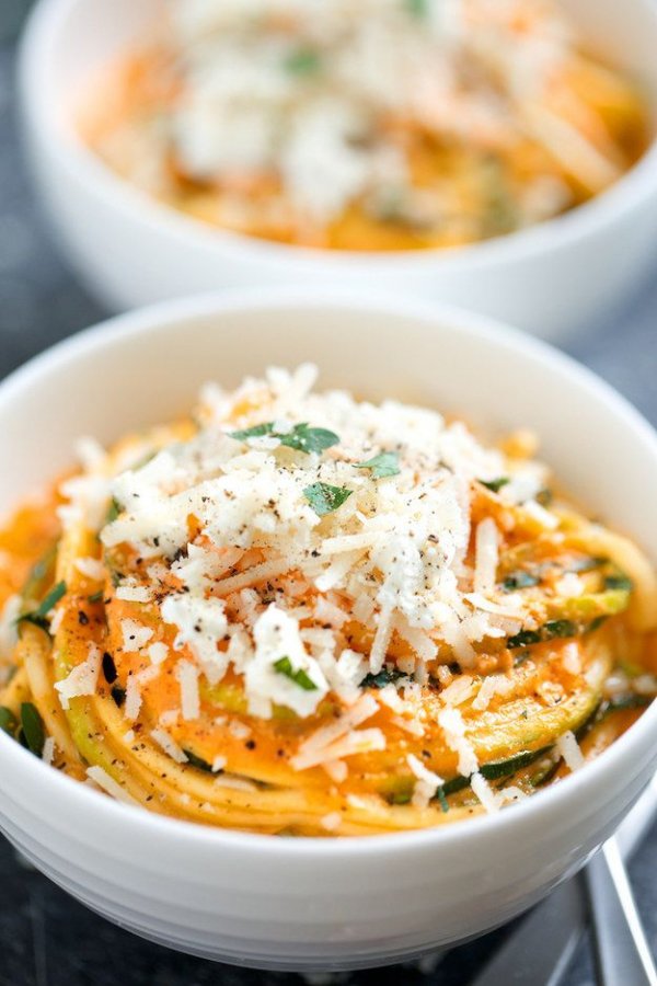 Creamy Roasted Red Pepper Zucchini Noodles