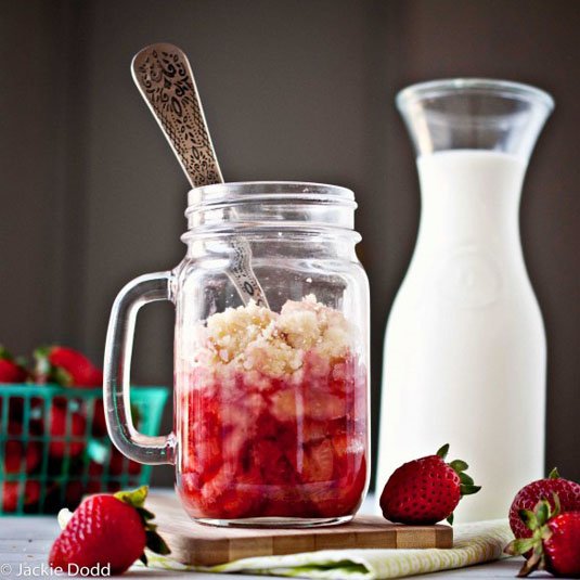 5-minute Berry Cobbler