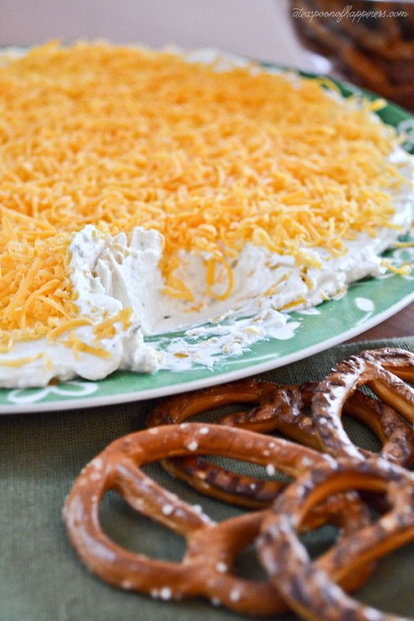 Wisconsin Beer Dip with Pretzel Chips