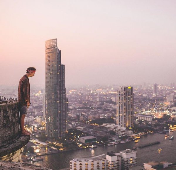 skyscraper, skyline, city, cityscape, atmospheric phenomenon,