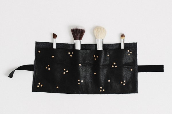 Keep Your Makeup Brushes Safe and Handy in This DIY Roll up