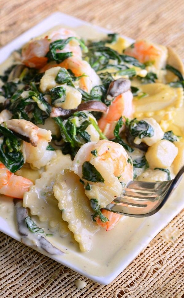 Ravioli with Seafood, Spinach & Mushrooms