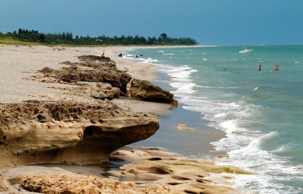 Blowing Rocks Preserve