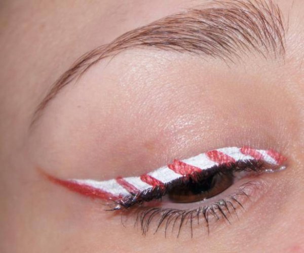 Candy Cane Eyeliner