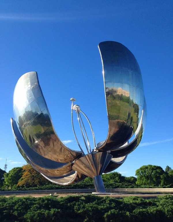 Floralis Generica - Eduardo Catalano