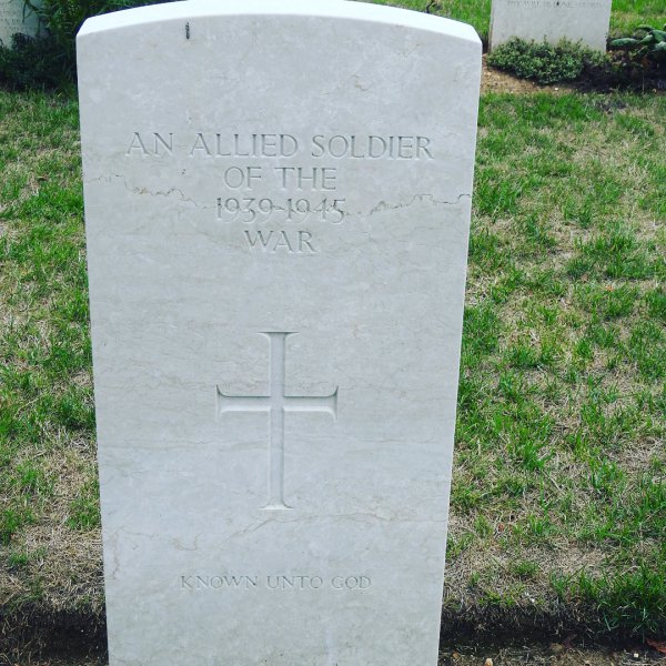 grave, cemetery, headstone, grass, memorial,