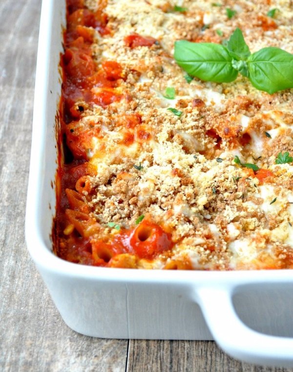 Dump and Bake Skinny Chicken Parmesan Casserole