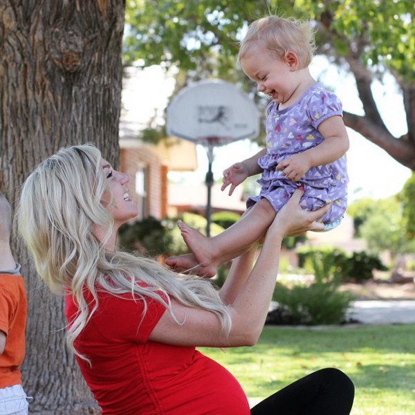 play, human action, picnic, backyard, daughter,