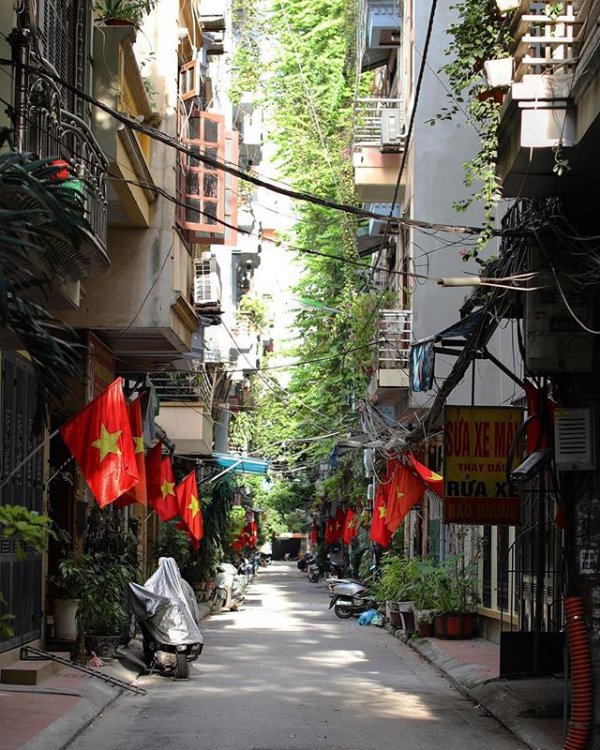 road, street, alley, town, neighbourhood,