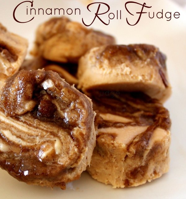 Cinnamon Roll Fudge