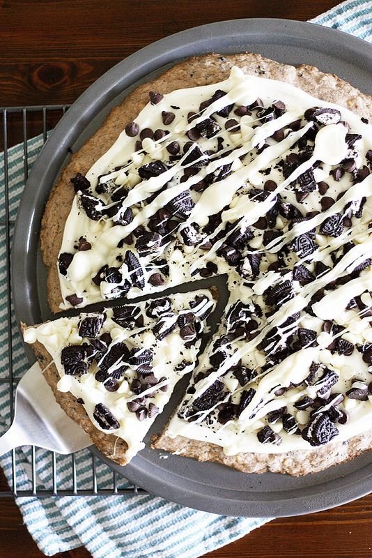 Cookies and Cream Pizza