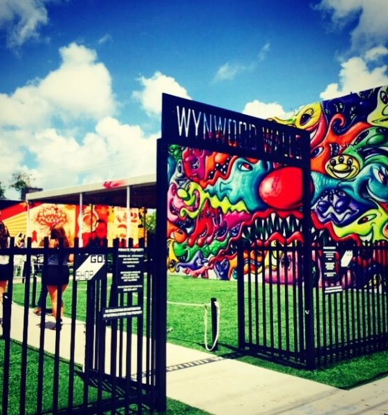 amusement ride, fair, amusement park, signage, mural,