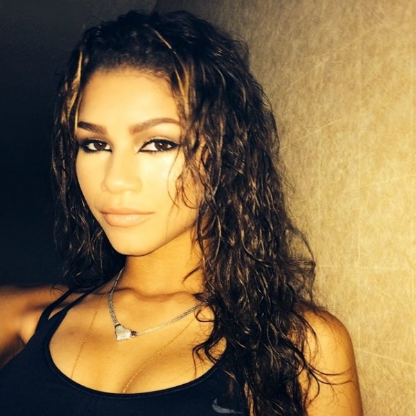 Step up Your Selfie Game with Inspiration from Zendaya ...