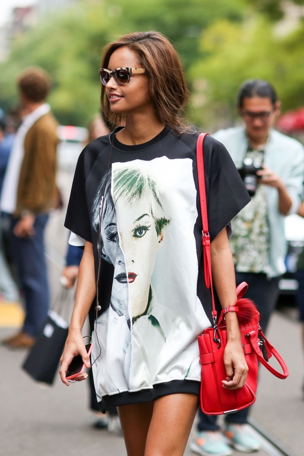 Now That's How to Rock an Oversize Tee