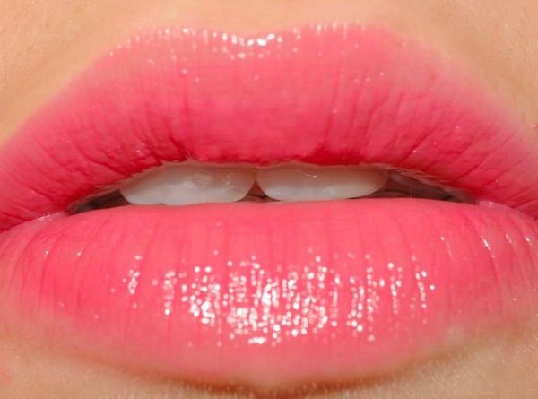 Hot Ways To Wear Pink Lipstick Now