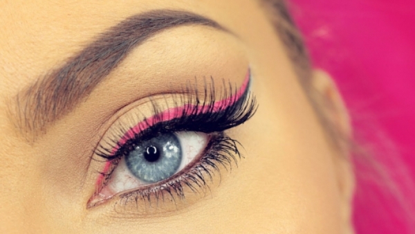 Try Double Winged Liner