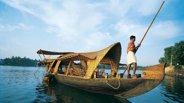 long tail boat,boat,sea,vehicle,watercraft rowing,